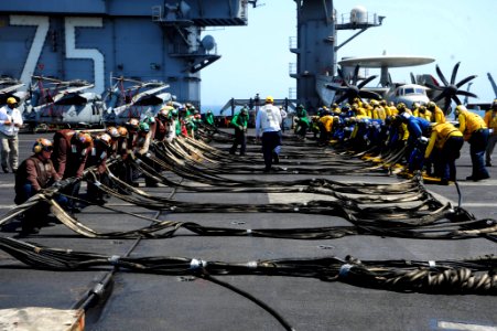 USS HARRY S. TRUMAN (CVN 75) 130929-N-RY581-066 (10034094354)