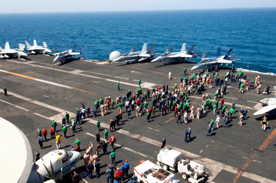 USS HARRY S. TRUMAN (CVN 75) 130923-N-RY581-016 (9910690006)