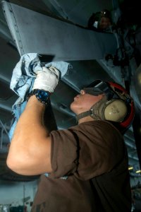 USS HARRY S. TRUMAN (CVN 75) 130928-N-GR168-015 (10034108904)