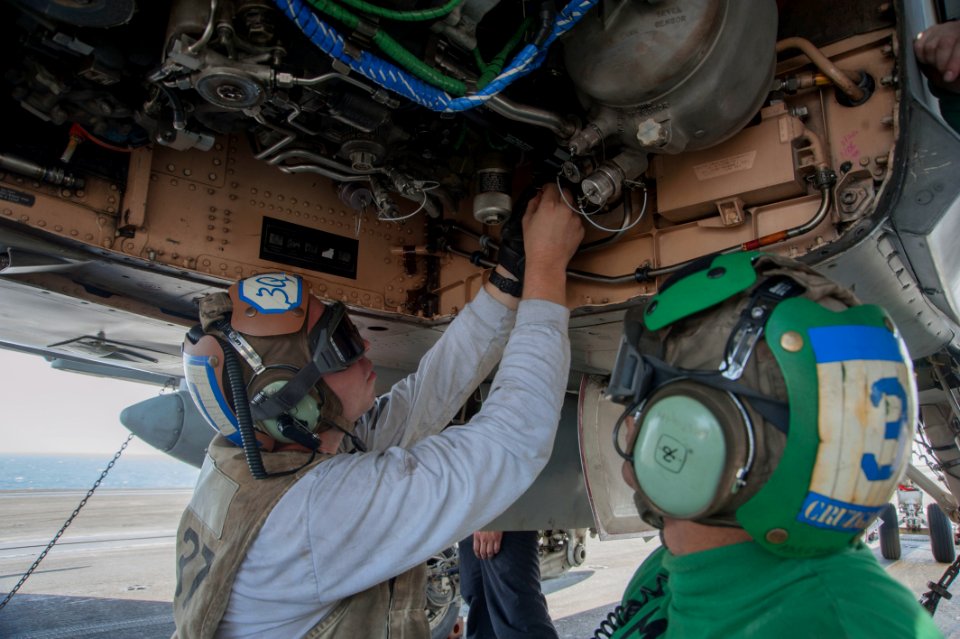 USS HARRY S. TRUMAN (CVN 75) 130929-N-RY581-003 (10034157626)