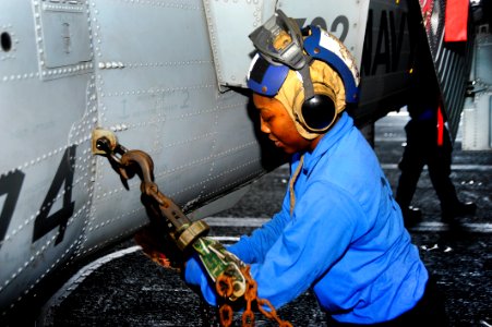 USS HARRY S. TRUMAN (CVN 75) 131008-N-LH273-017 (10165084145)