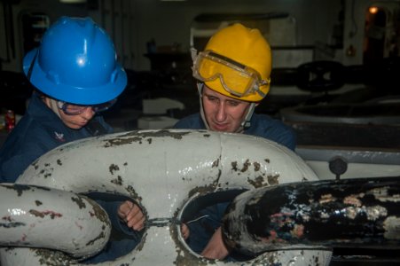 USS HARRY S. TRUMAN (CVN 75) 131103-N-RY581-033 (10685633046)