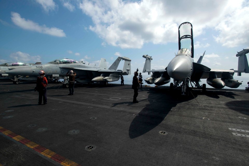 USS HARRY S. TRUMAN (CVN 75) 131014-N-GR168-011 (10286169825)