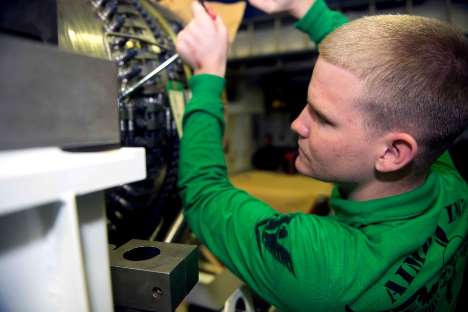 USS HARRY S. TRUMAN (CVN 75) 131021-N-MV682-012 (10436663925)