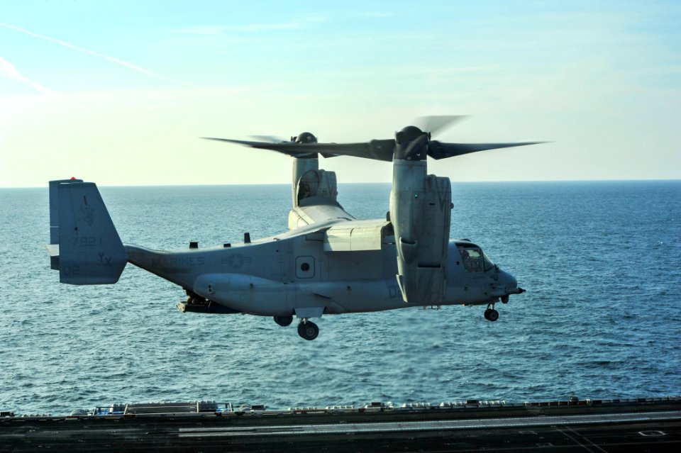 USS HARRY S. TRUMAN (CVN 75) 131123-N-LH273-038 (11023457846)
