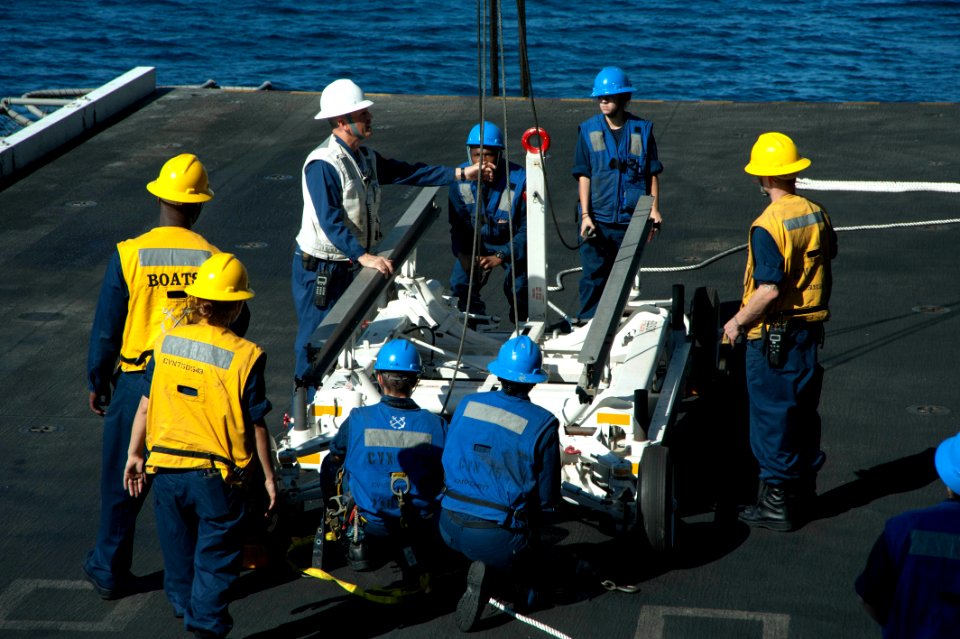 USS HARRY S. TRUMAN (CVN 75) 131110-N-LH273-086 (10793583603)