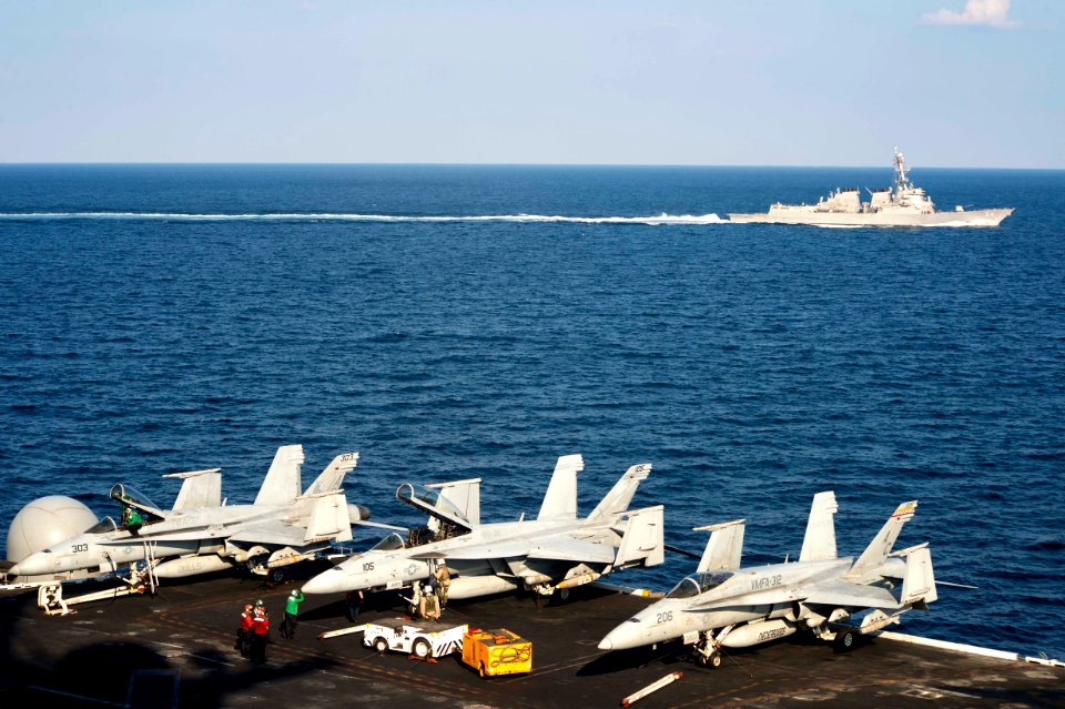 USS HARRY S. TRUMAN (CVN 75) 131125-N-CE241-033 (11061964214)