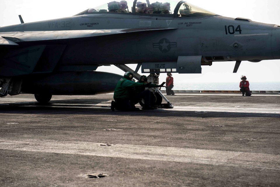 USS HARRY S. TRUMAN (CVN 75) 131120-N-CC806-042 (10973021025)