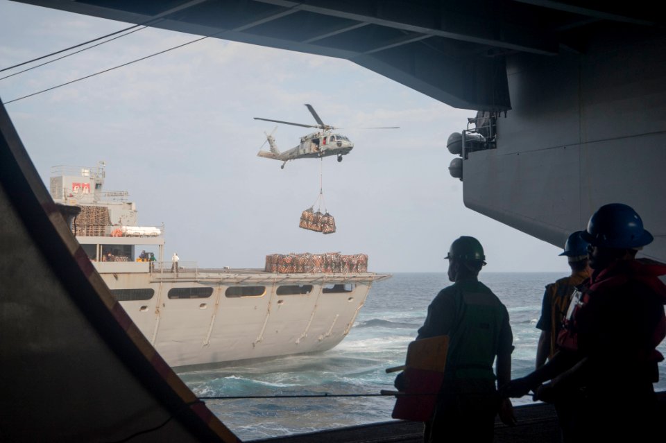 USS HARRY S. TRUMAN (CVN 75) 131106-N-RY581-017 (10720399553)