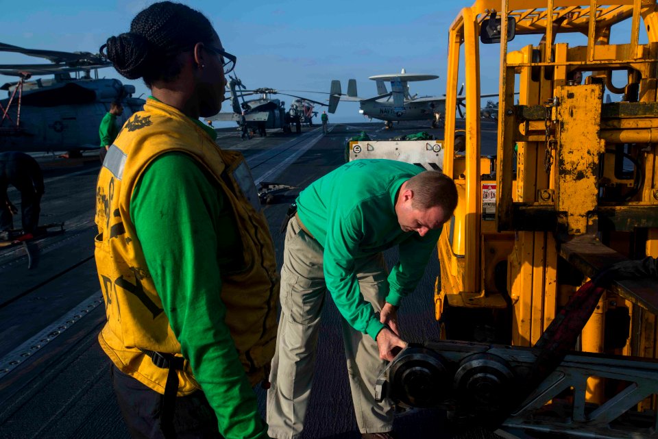 USS HARRY S. TRUMAN (CVN 75) 131103-N-GR168-007 (10665675903)