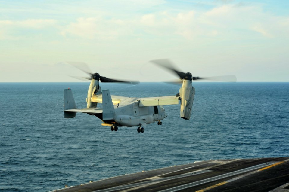 USS HARRY S. TRUMAN (CVN 75) 131123-N-LH273-225 (11023454126)