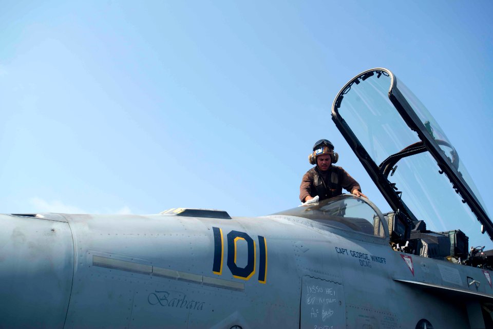 USS Harry S. Truman (CVN 75) 131031-N-GR168-019 (10606550194)