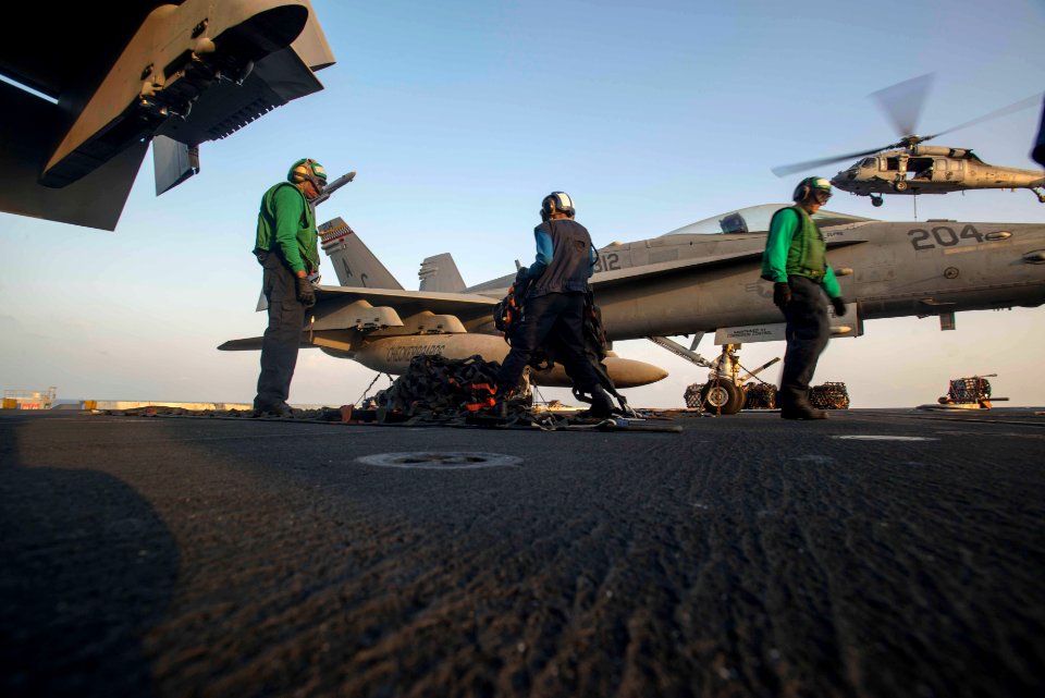 USS HARRY S. TRUMAN (CVN 75) 131106-N-GR168-020 (10720410043)