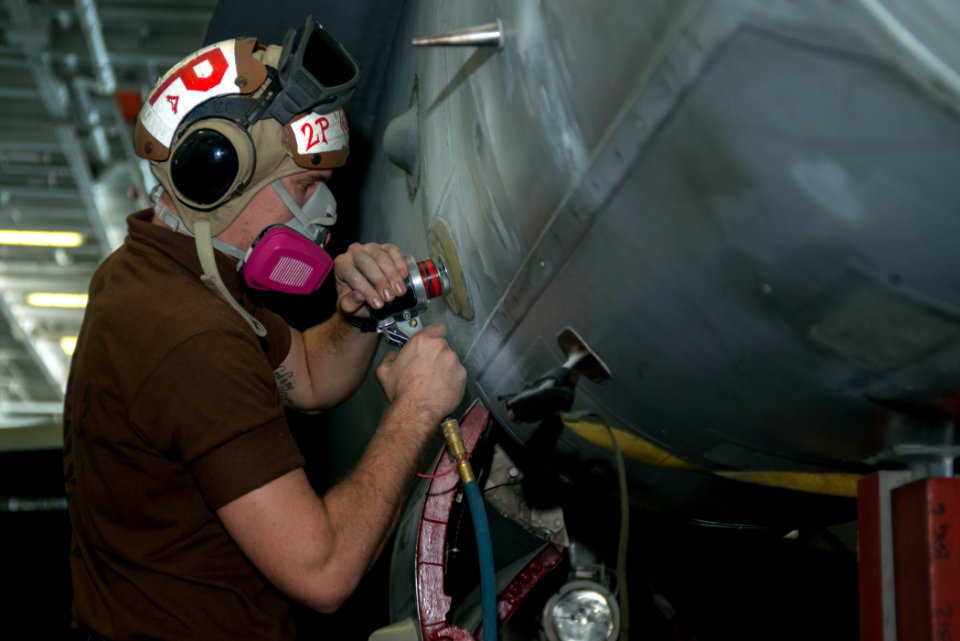 USS HARRY S. TRUMAN (CVN 75) 131203-N-LH273-151 (11202130285)