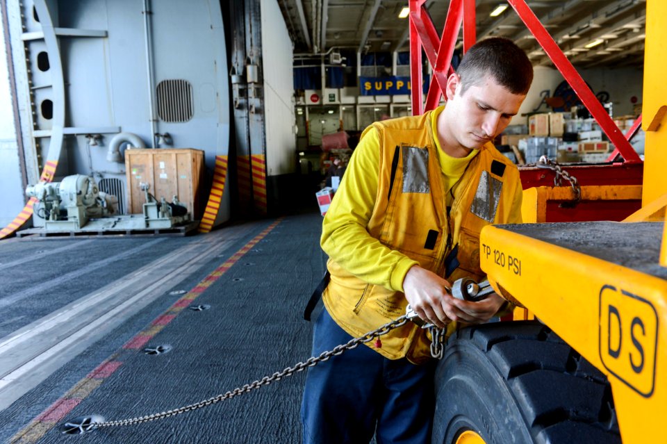 USS HARRY S. TRUMAN (CVN 75) 131102-N-CE241-070 (10665476226)