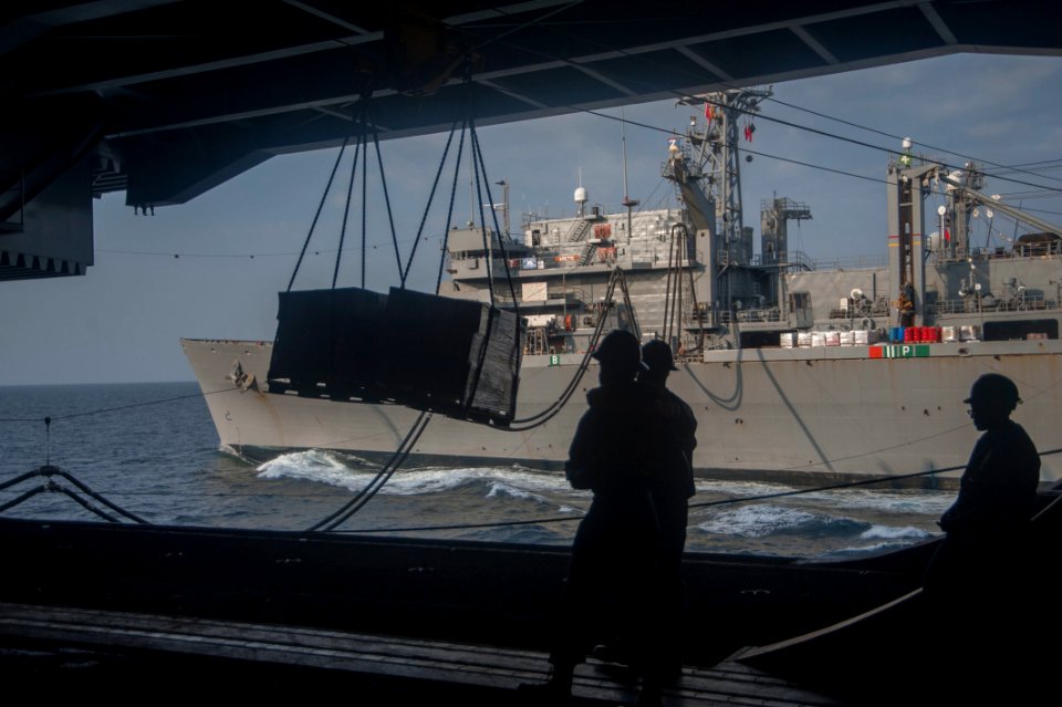 USS HARRY S. TRUMAN (CVN 75) 131106-N-RY581-001 (10720400703)