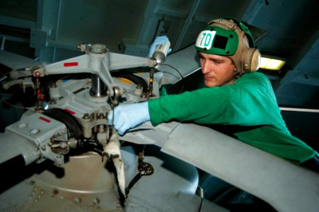 USS HARRY S. TRUMAN (CVN 75) 131110-N-LH273-055 (10793367236)