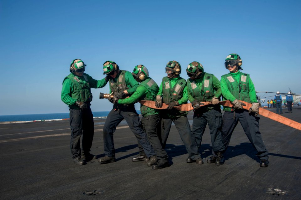 USS HARRY S. TRUMAN (CVN 75) 131201-N-RY581-186 (11166624023)