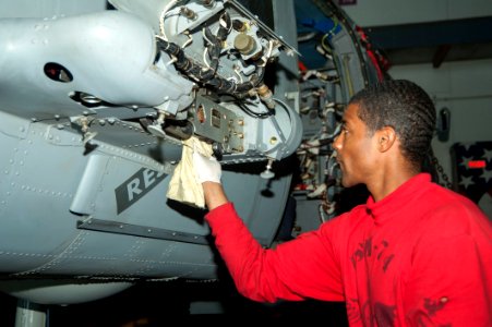 USS HARRY S. TRUMAN (CVN 75) 131110-N-LH273-033 (10793594263)