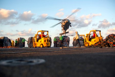 USS HARRY S. TRUMAN (CVN 75) 131127-N-GR168-060 (11097383054)