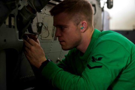USS Harry S. Truman (CVN 75) 131205-N-CC806-036 (11233107756)
