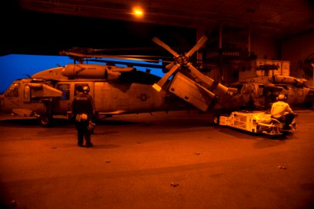 USS HARRY S. TRUMAN (CVN 75) 131208-N-RY581-010 (11284603064)