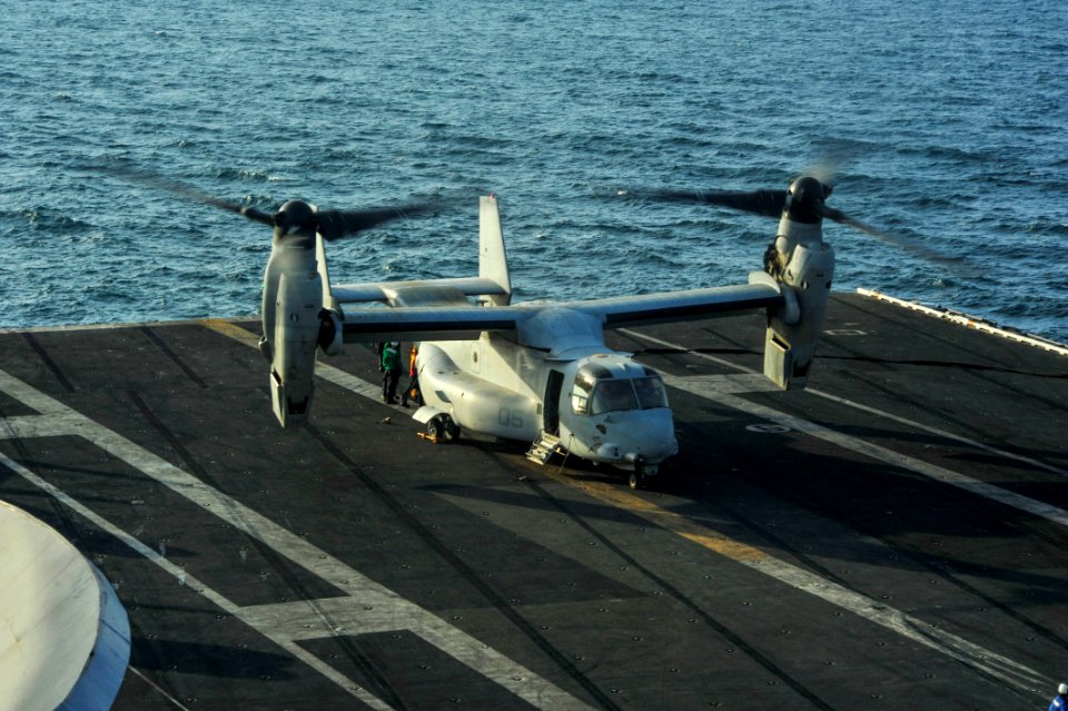 USS HARRY S. TRUMAN (CVN 75) 131123-N-LH273-149 (11023455896)