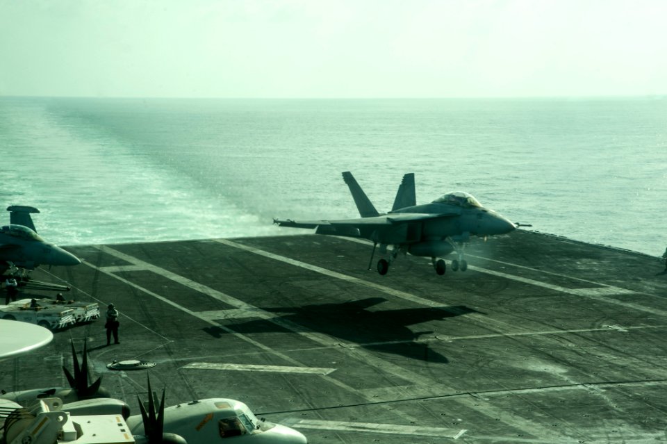 USS HARRY S. TRUMAN (CVN 75) 131210-N-RY581-058 (11321274393)