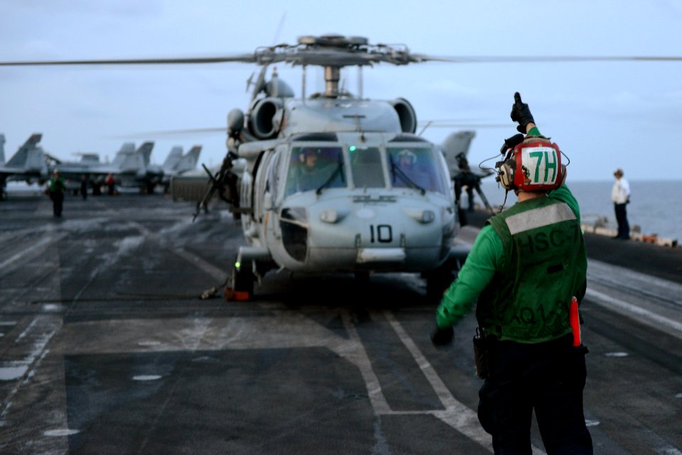 USS HARRY S. TRUMAN (CVN 75) 131123-N-MV682-069 (11023524264)