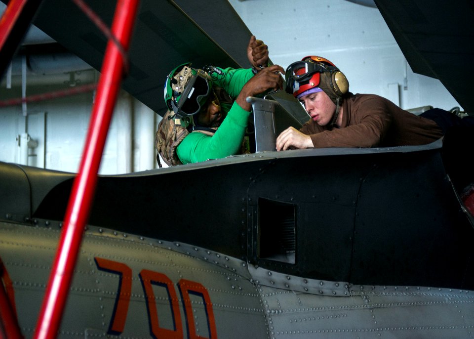 USS HARRY S. TRUMAN (CVN 75) 131203-N-LH273-054 (11202160724)