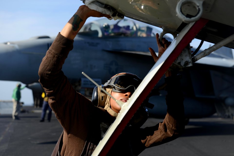 USS HARRY S. TRUMAN (CVN 75) 131216-N-CC806-016 (11414263605)