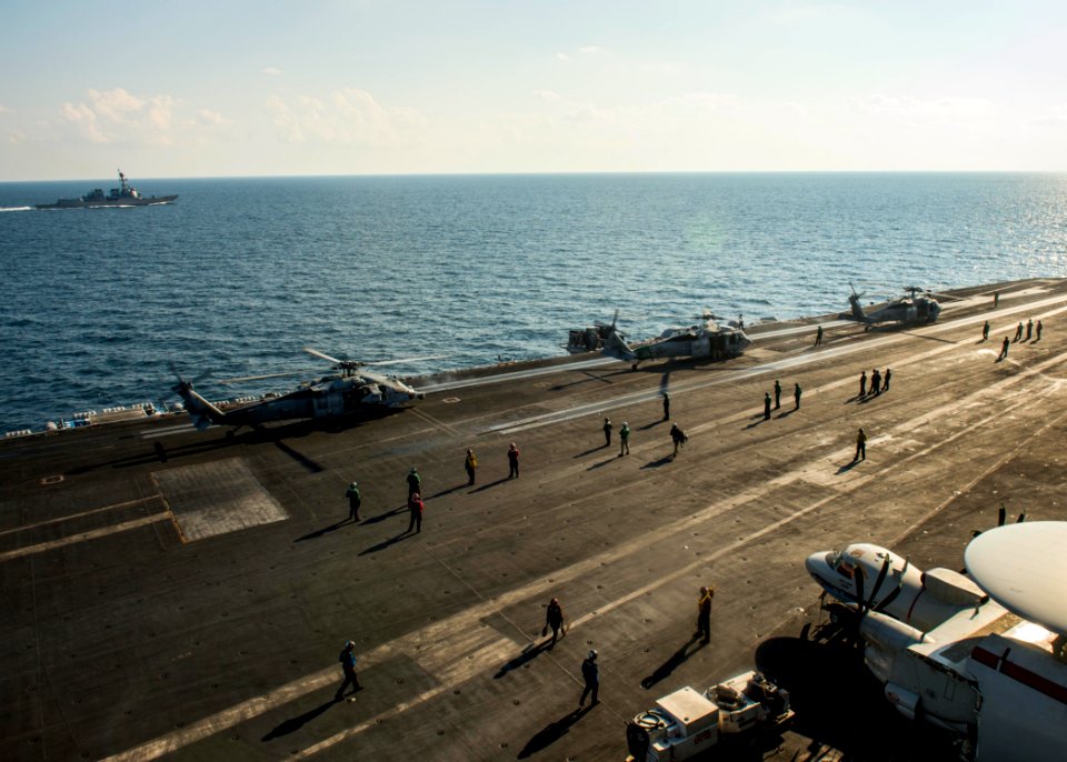 USS HARRY S. TRUMAN (CVN 75) 131125-N-CE241-047 (11061974644)