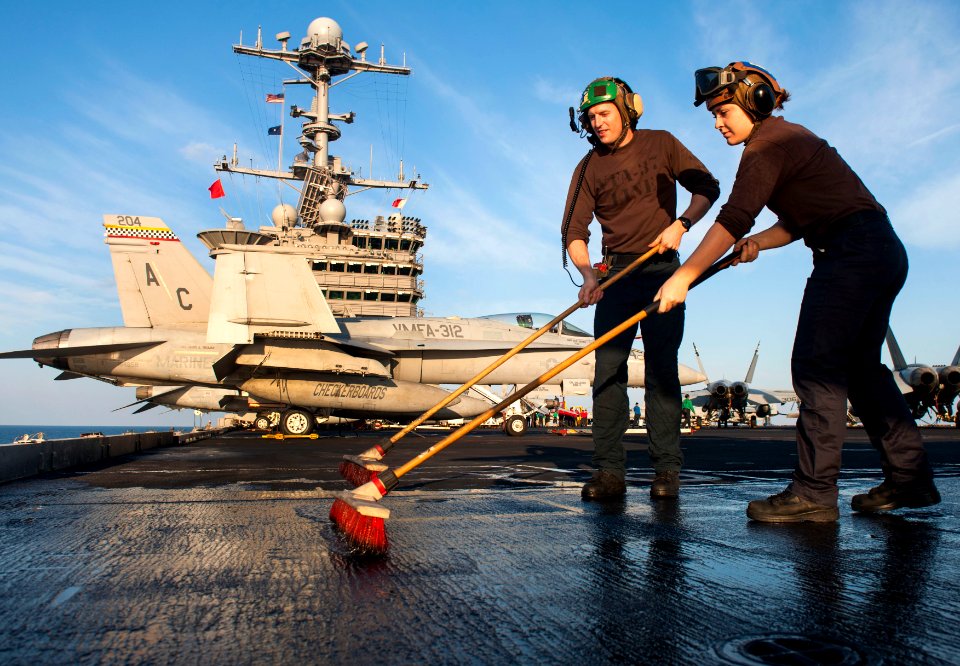 USS HARRY S. TRUMAN (CVN 75) 131124-N-ZG705-026 (11043478365)