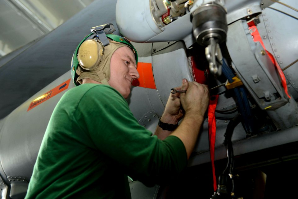 USS HARRY S. TRUMAN (CVN 75) 131210-N-CC806-032 (11321290363)