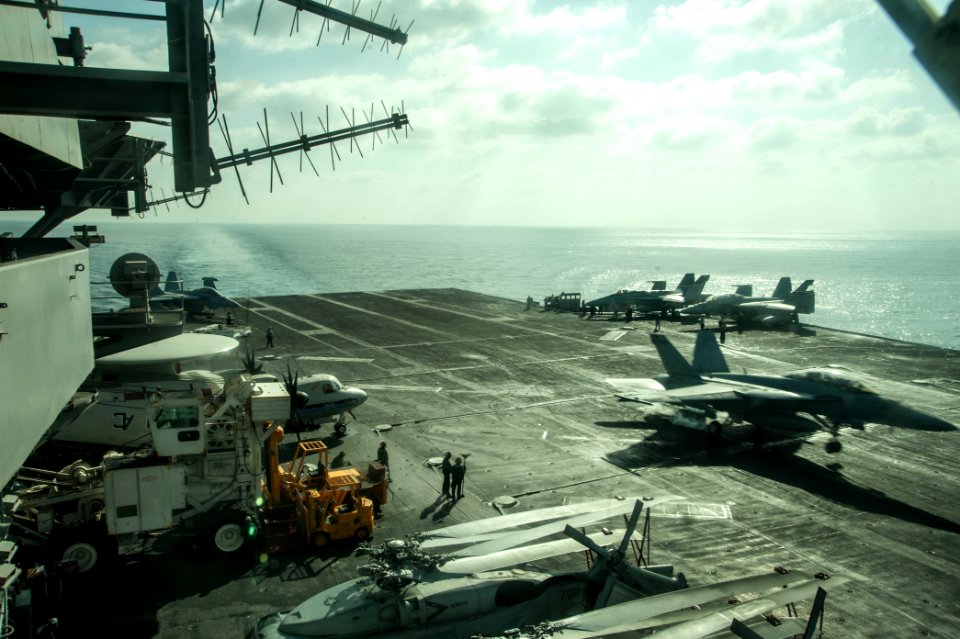 USS HARRY S. TRUMAN (CVN 75) 131210-N-RY581-053 (11321277063)