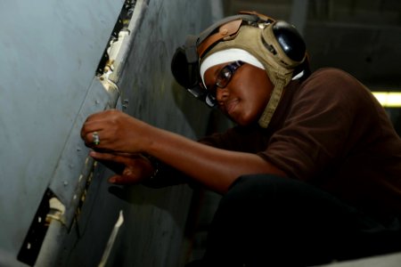 USS Harry S. Truman (CVN 75) 131206-N-CC806-002 (11248403536)