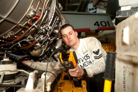 USS HARRY S. TRUMAN (CVN 75) 131202-N-RY581-004 (11202169273)