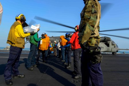 USS HARRY S. TRUMAN (CVN 75) 131219-N-GR168-133 (11461694304)