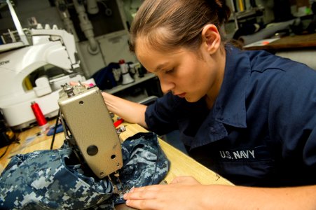 USS HARRY S. TRUMAN (CVN 75) 131210-N-CE241-035 (11321137625)