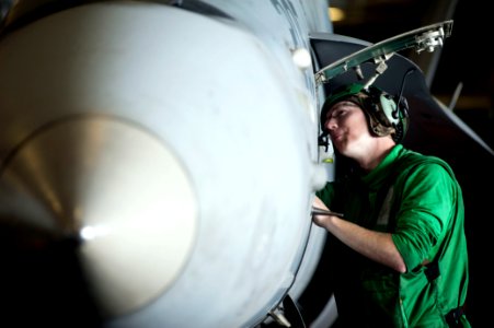 USS HARRY S. TRUMAN (CVN 75) 131202-N-ZG705-033 (11202215673)