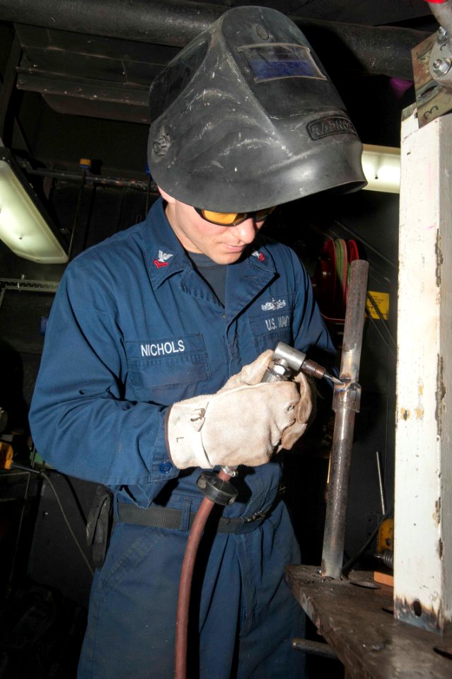 USS HARRY S. TRUMAN (CVN 75) 131214-N-XZ339-041 (11379841063)