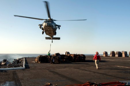 USS HARRY S. TRUMAN (CVN 75) 131204-N-RY581-247 (11217160085)