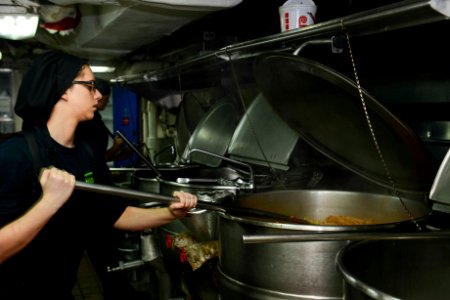 USS Harry S. Truman (CVN 75) 131205-N-CC806-020 (11233107726)