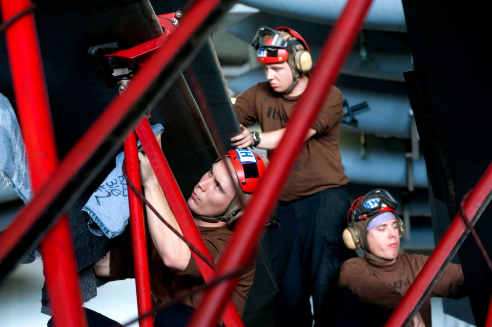 USS HARRY S. TRUMAN (CVN 75) 131213-N-ZG705-028 (11379774064)