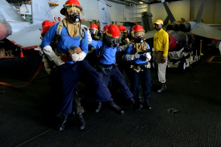 USS HARRY S. TRUMAN (CVN 75) 131219-N-CC806-027 (11461704924)