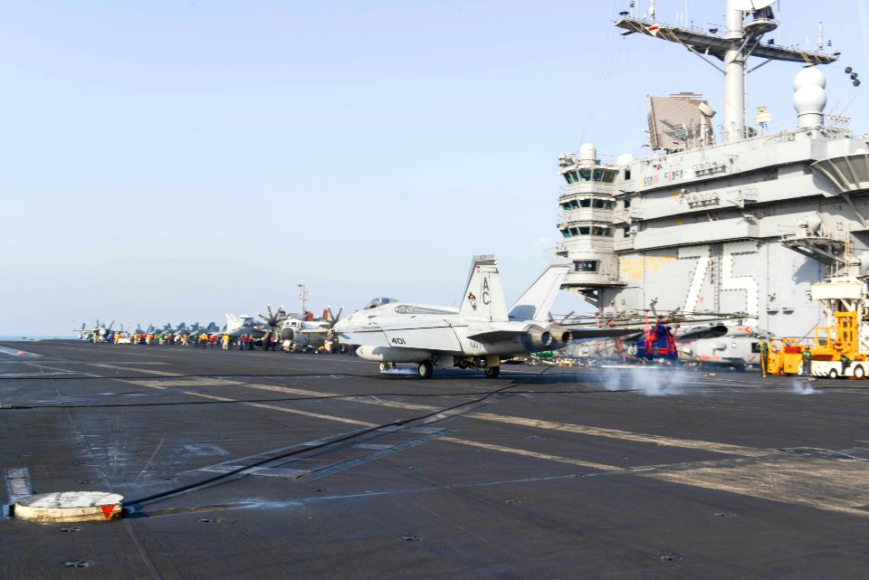 USS HARRY S. TRUMAN (CVN 75) 131219-N-GR168-092 (11461652815)