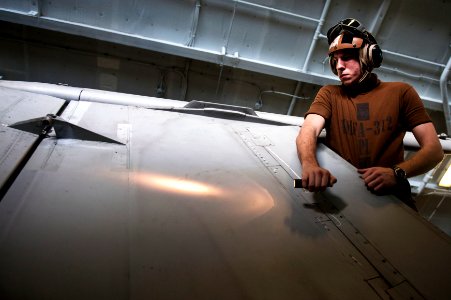 USS HARRY S. TRUMAN (CVN 75) 131207-N-ZG705-017 (11264637283)