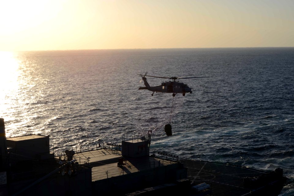 USS HARRY S. TRUMAN (CVN 75) 140101-N-CC806-095 (11704003715)