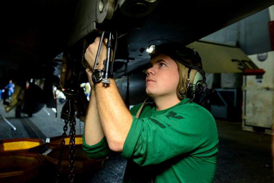 USS HARRY S. TRUMAN (CVN 75) 131215-N-CC806-017 (11397321366)