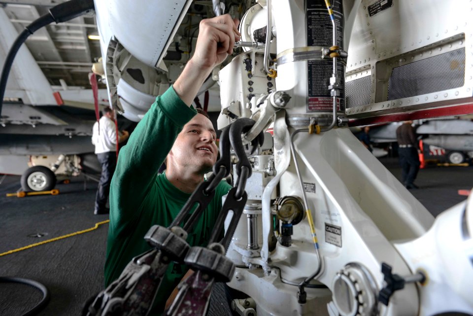 USS HARRY S. TRUMAN (CVN 75) 131210-N-CC806-039 (11321209156)